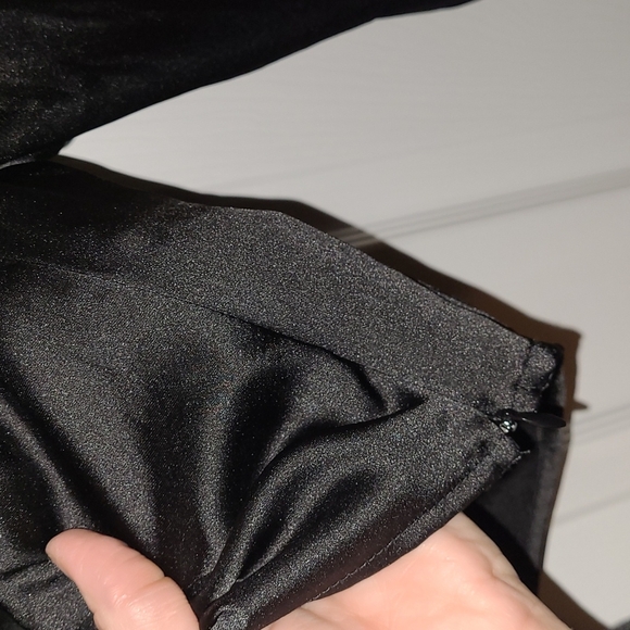 Forever 21 Black Satin-Like Vneck Adjustable Crop Top Long Sleeve Side Zipper SM - Picture 6 of 12